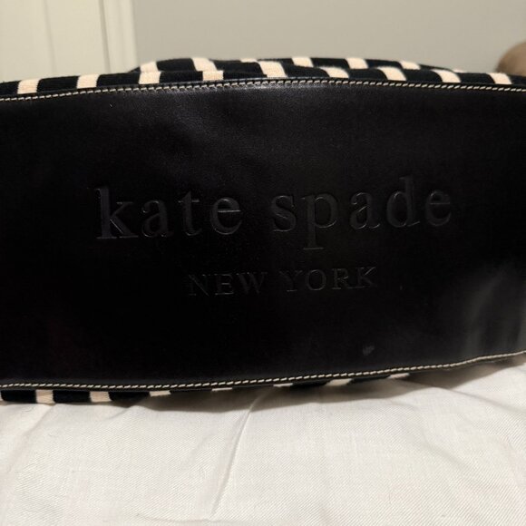 Kate Spade Shoulder Drawstring Bag NEW WITH TAGS - Picture 4 of 4